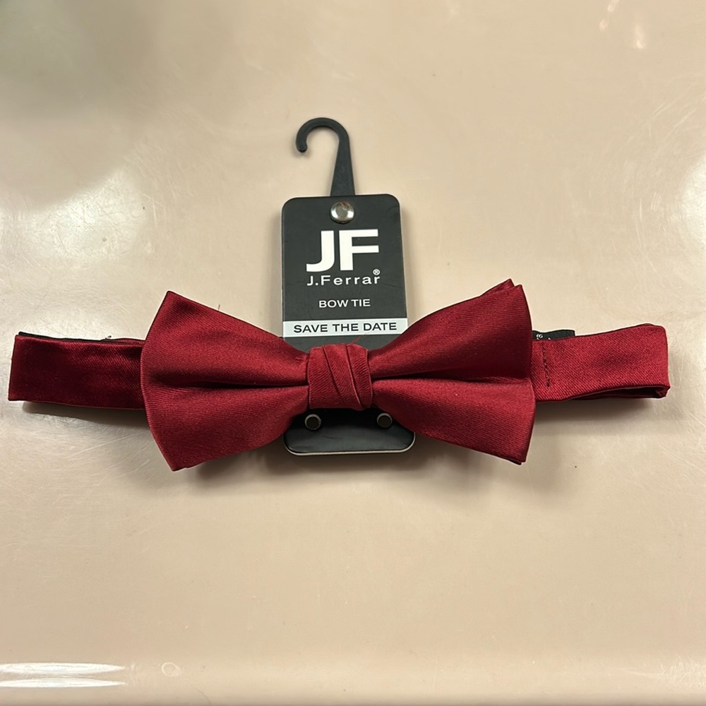 J. Ferrar men’s bow tie